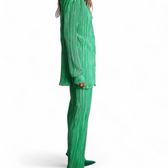 Kelly Green Plissé 2-Piece Outfit | Sz L 💚 - Picture 3 of 10